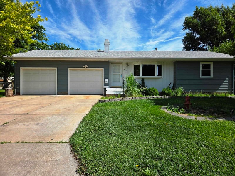 704 Northridge St, Newton, KS 67114