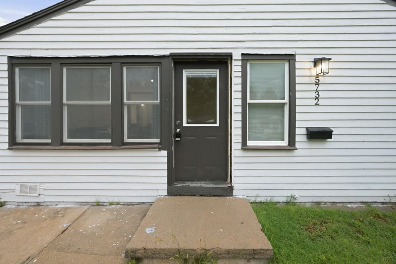 5732 E Castle Dr, Wichita, KS 67218