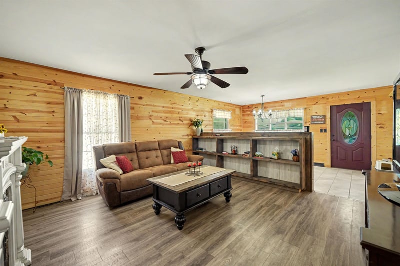 506 Bond St, Salina, KS 67401