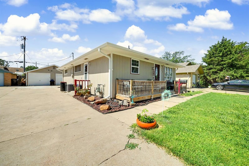 506 Bond St, Salina, KS 67401