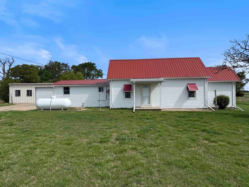 21386 172nd Rd, Burden, KS 67019