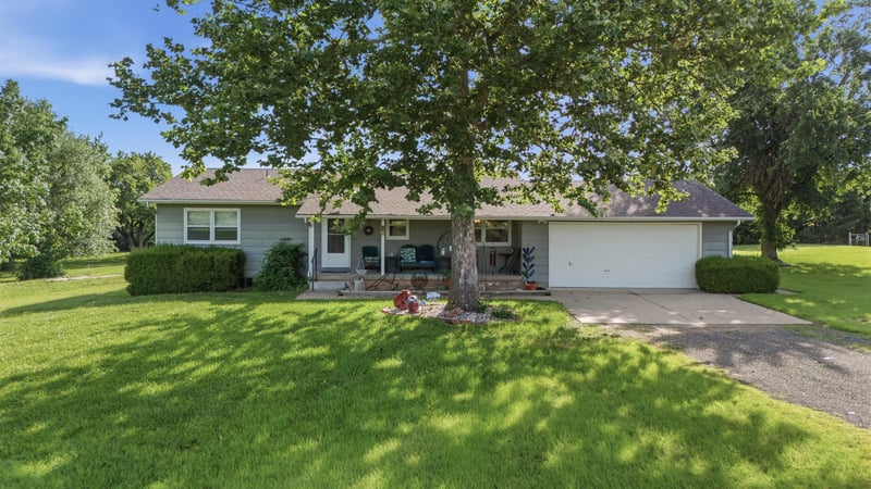 10560 SW Dennett Rd, Augusta, KS 67010