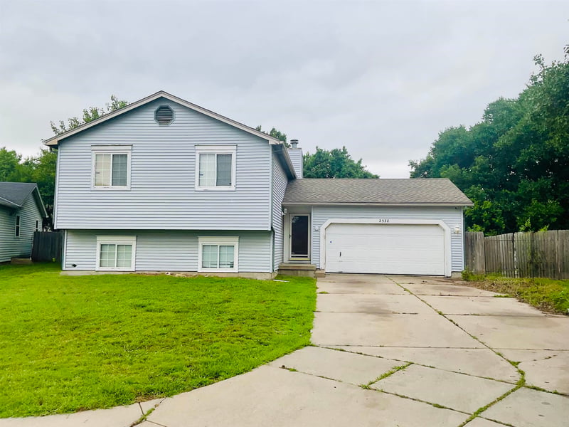 2538 N Old Manor Cir, Wichita, KS 67220
