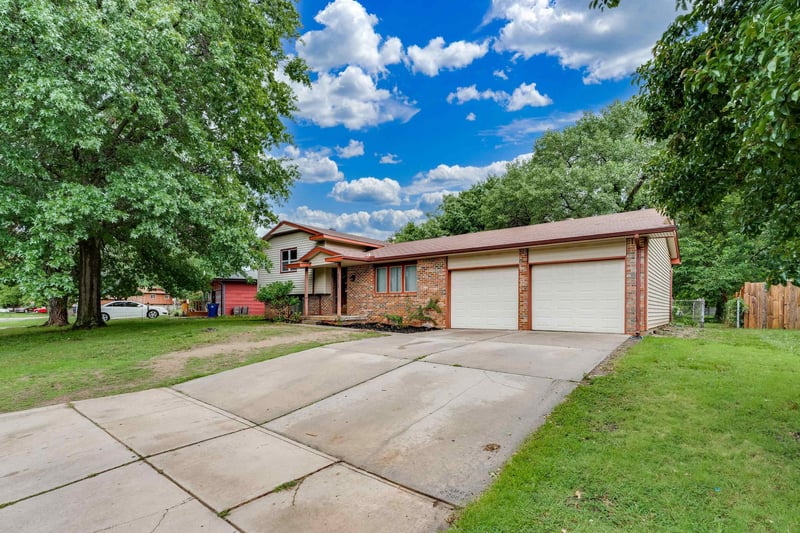 2513 Bleckley Dr, Wichita, KS 67220-3019