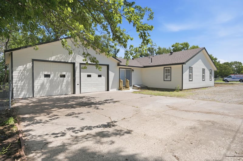 2343 Crest St, Wichita, KS 67207