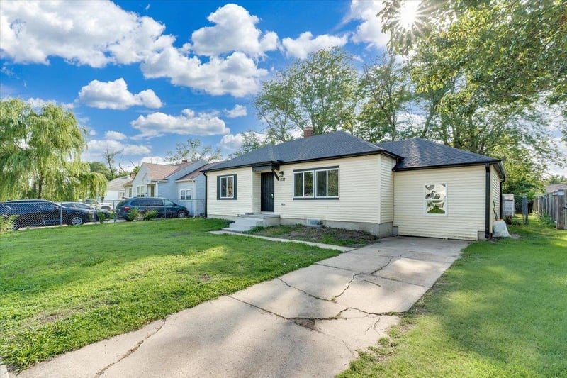 1727 Northeast Pw, Wichita, KS 67208