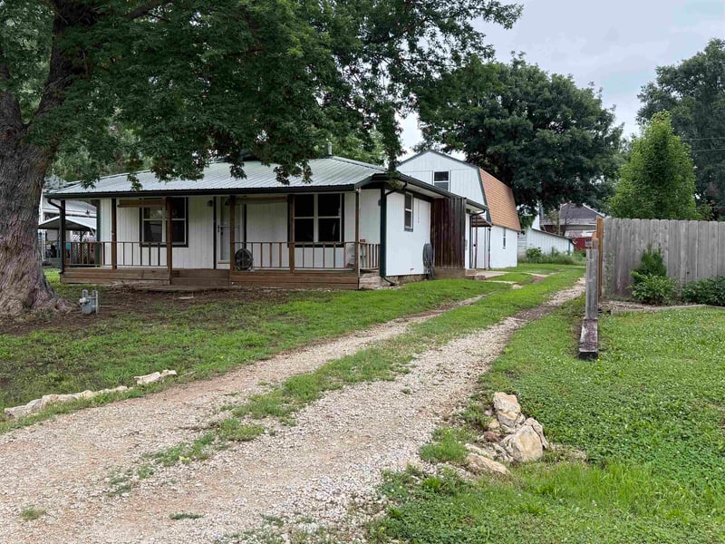 417 Cliff St, Fall River, KS 67047