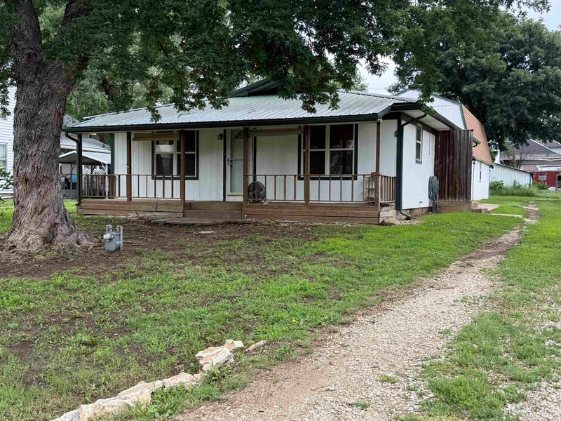 417 Cliff St, Fall River, KS 67047