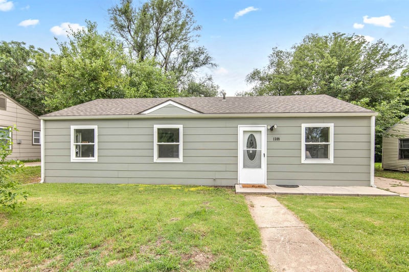 1309 Charleston Dr, Park City, KS 67219