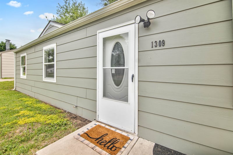 1309 Charleston Dr, Park City, KS 67219
