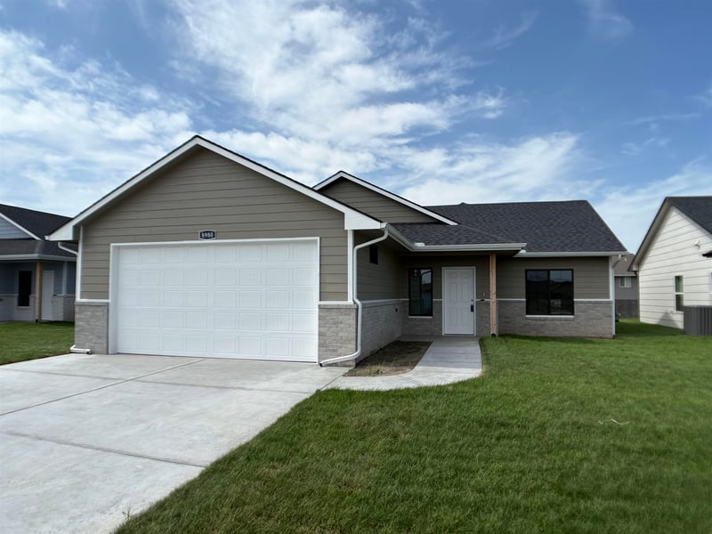 8980 Forbes Cir, Bel Aire, KS 67226