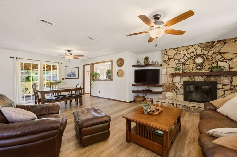 504 Ridge Way Rd, Rose Hill, KS 67133