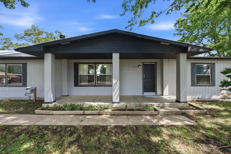 114 3rd St, Udall, KS 67146-9034