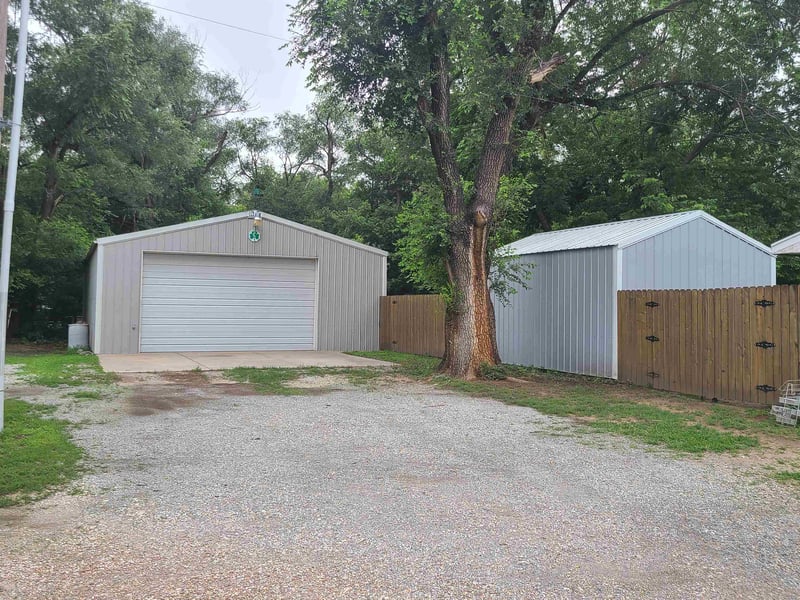 826 49th St N, Wichita, KS 67204-2817