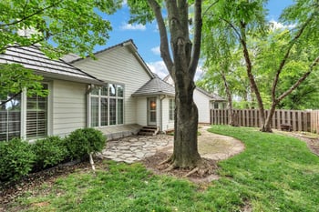 8909 E Bradford Cir, Wichita, KS 67206