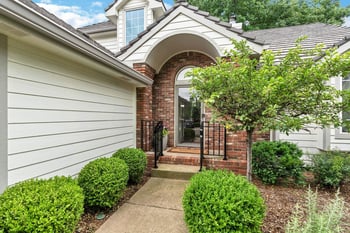 8909 E Bradford Cir, Wichita, KS 67206