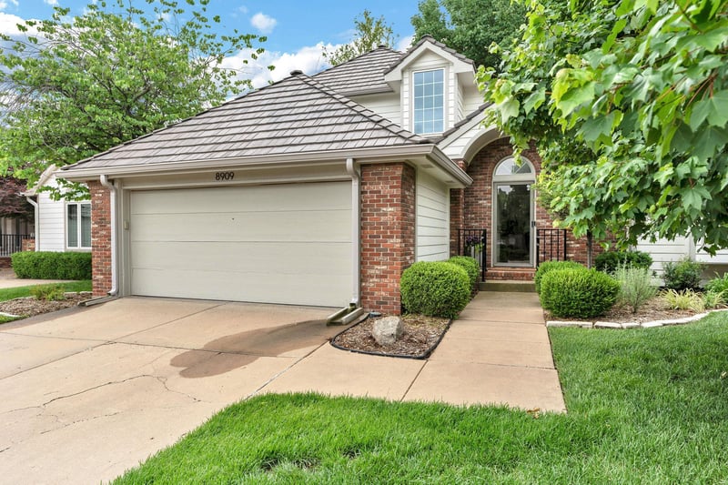 8909 Bradford Cir, Wichita, KS 67206