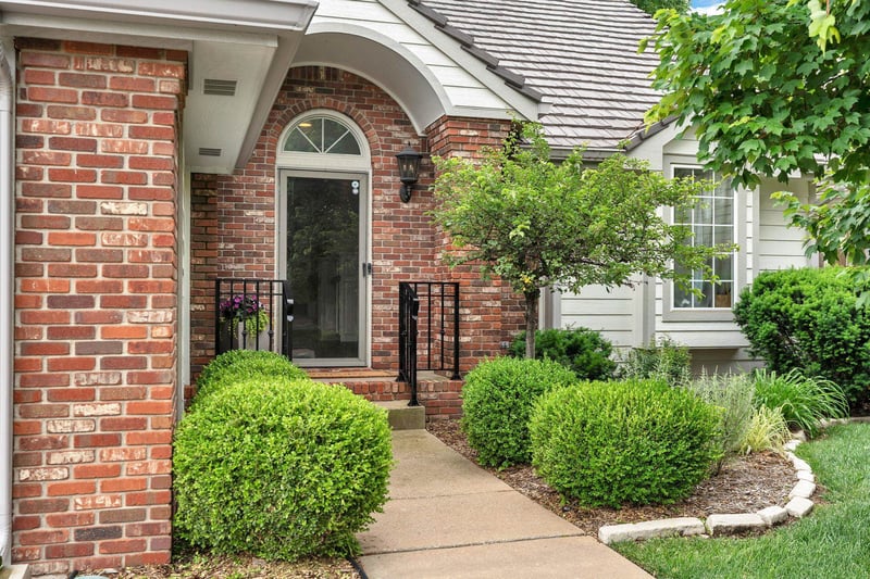 8909 Bradford Cir, Wichita, KS 67206