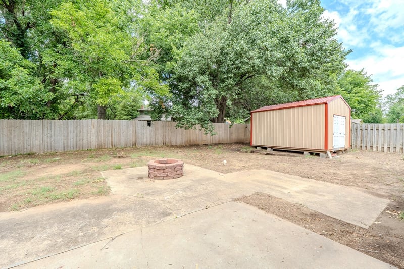 1003 Highland Dr, Arkansas City, KS 67005