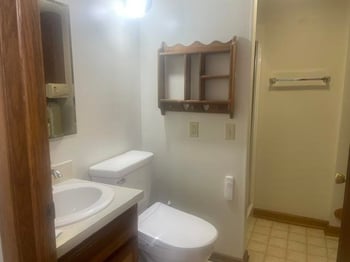 1037 N Lakewind, Wichita, KS 67212