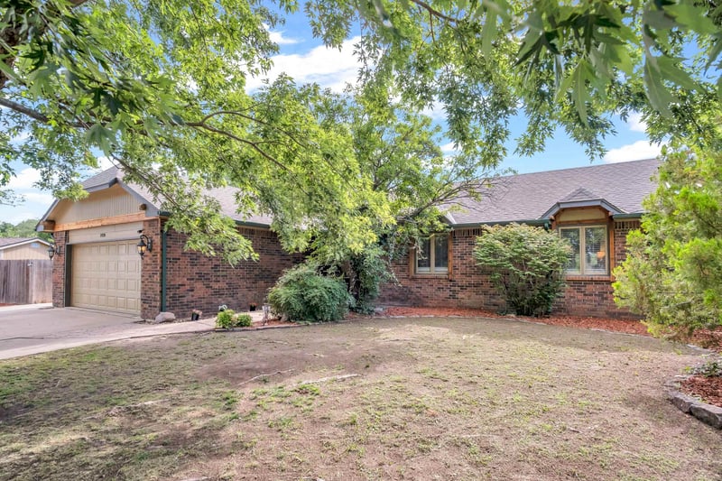 1928 Capri Cir, Wichita, KS 67207