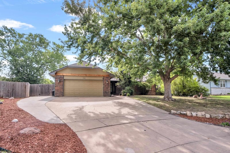 1928 Capri Cir, Wichita, KS 67207