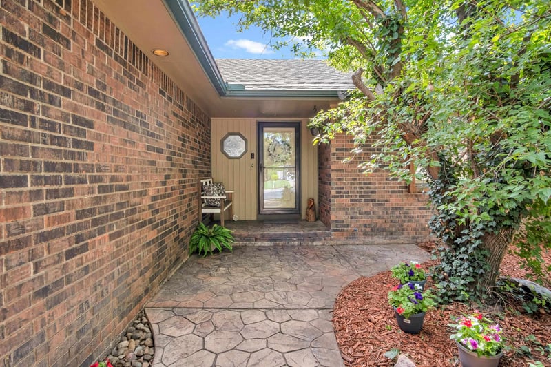 1928 Capri Cir, Wichita, KS 67207