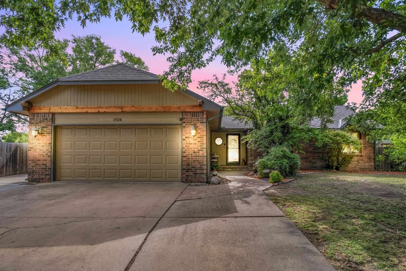 1928 Capri Cir, Wichita, KS 67207