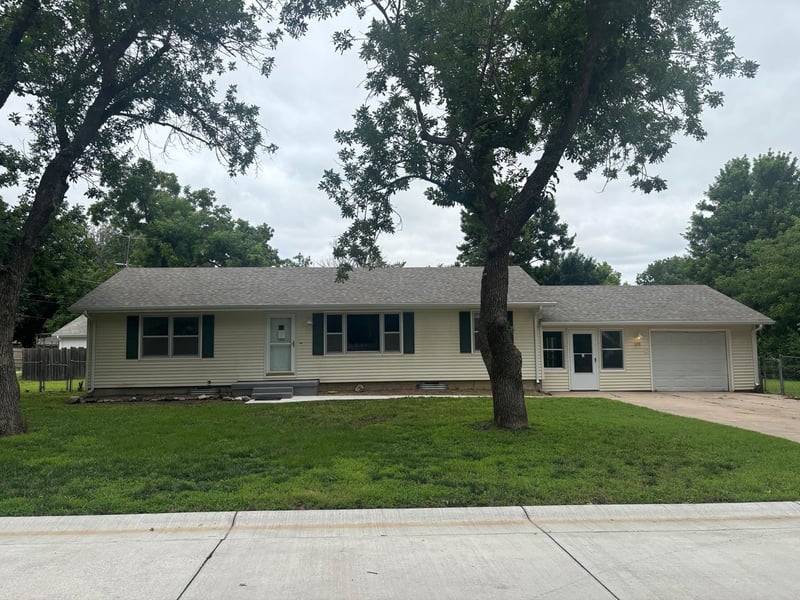 120 9th , Halstead, KS 67056