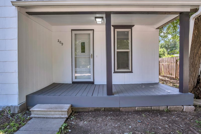 209 Amos , Hesston, KS 67062