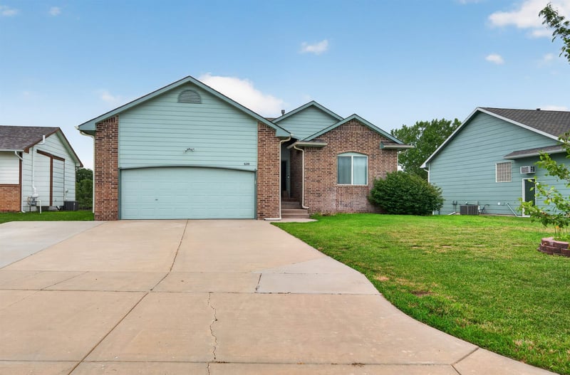 620 Stoneridge , Valley Center, KS 67147