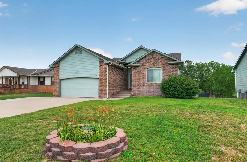 620 Stoneridge , Valley Center, KS 67147