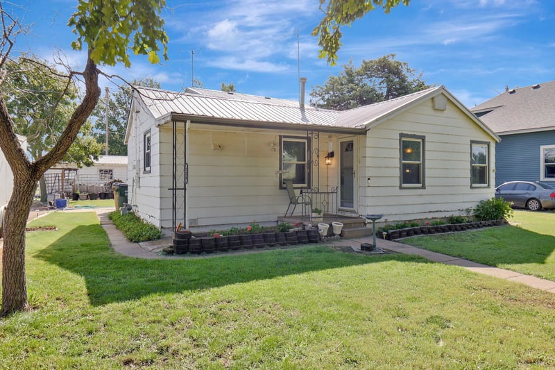 124 Collingwood , Pretty Prairie, KS 67570
