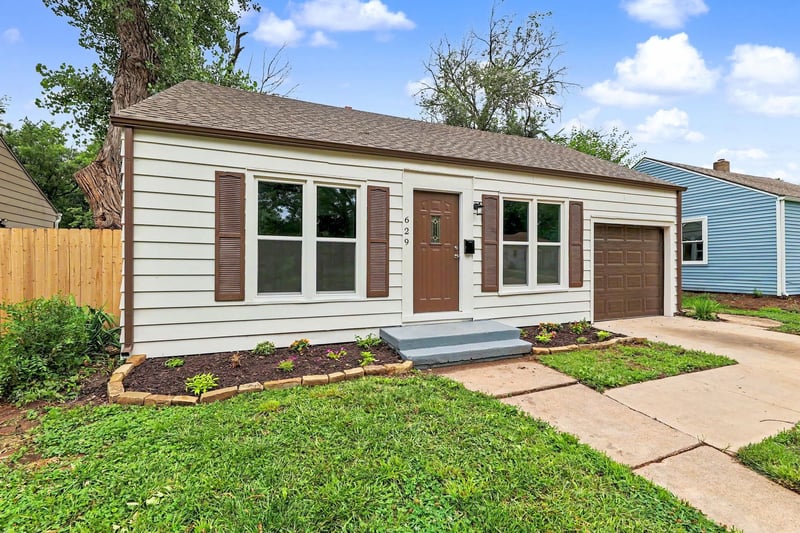 629 N Ridgewood Dr, Wichita, KS 67208