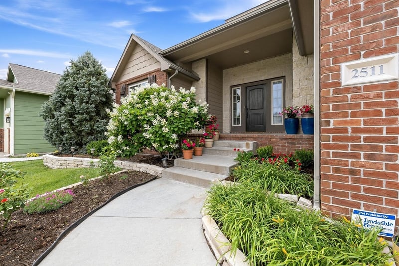 2511 N Ridgehurst, Wichita, KS 67228