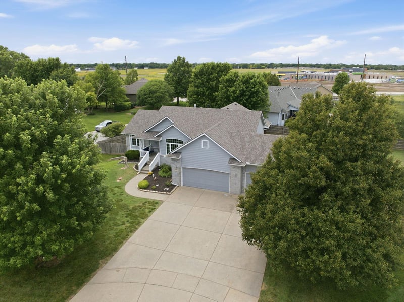 201 Tanner Trail Ct, Valley Center, KS 67147