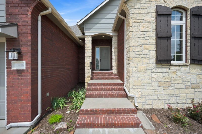 13716 E Mainsgate St, Wichita, KS 67228