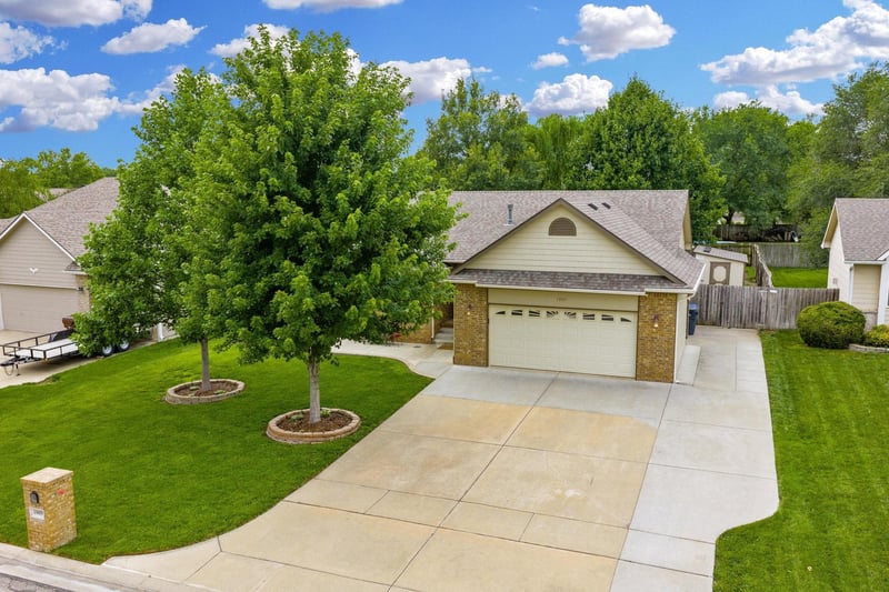 1009 S Sandalwood St, Wichita, KS 67230