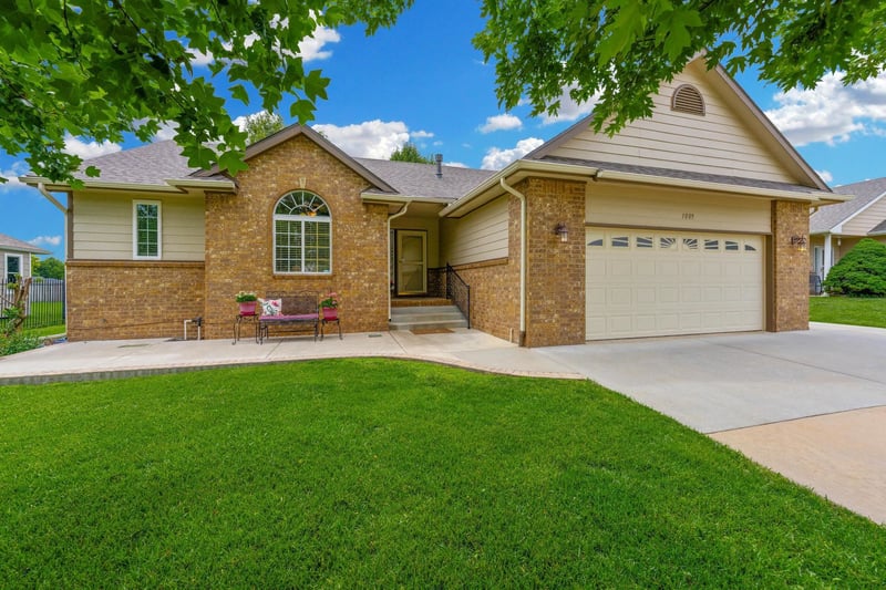 1009 S Sandalwood St, Wichita, KS 67230