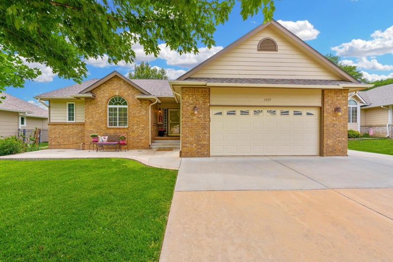 1009 S Sandalwood St, Wichita, KS 67230