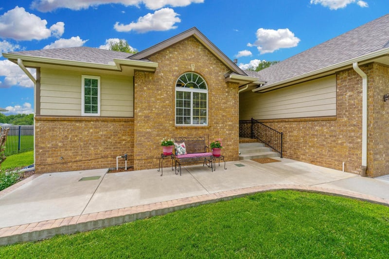 1009 S Sandalwood St, Wichita, KS 67230
