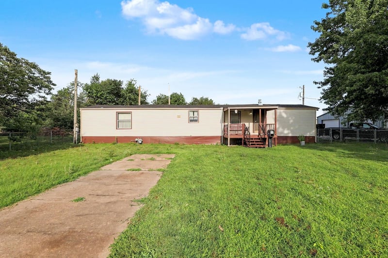 1635 Vine St, Wichita, KS 67213