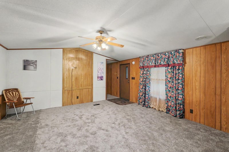 1635 Vine St, Wichita, KS 67213