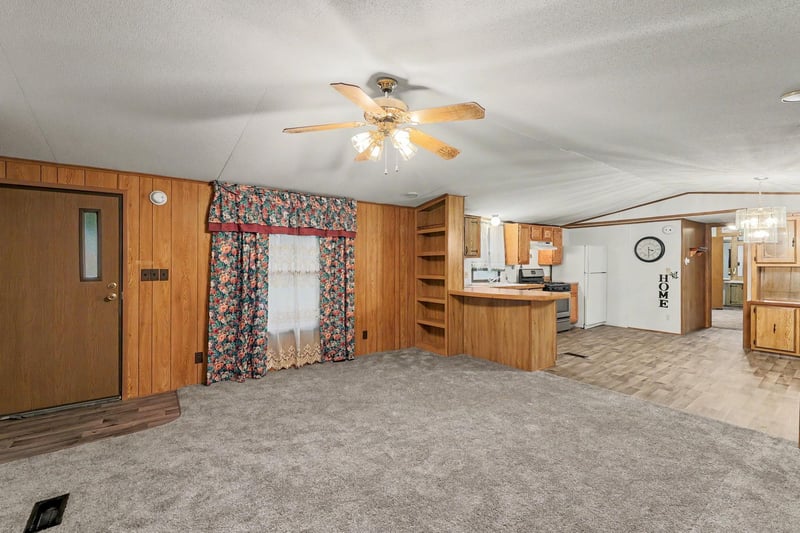1635 Vine St, Wichita, KS 67213