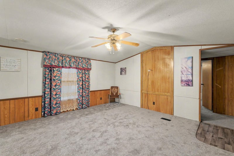1635 Vine St, Wichita, KS 67213