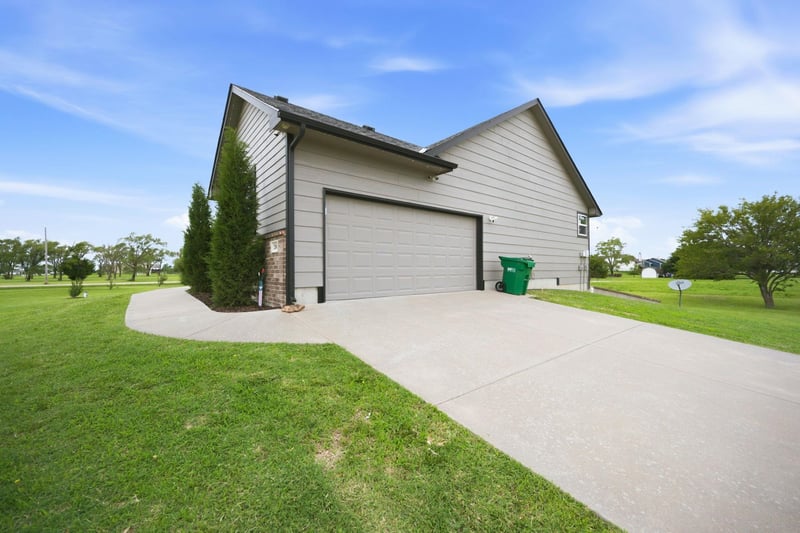 2000 95th St S, Haysville, KS 67060
