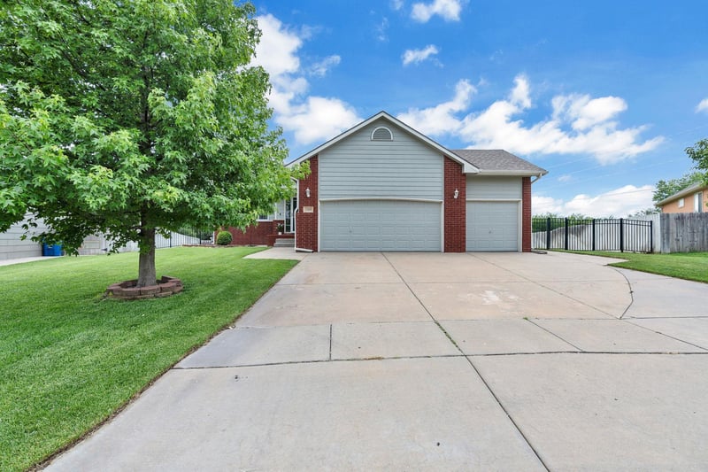 1509 S Shiloh Ct, Wichita, KS 67207