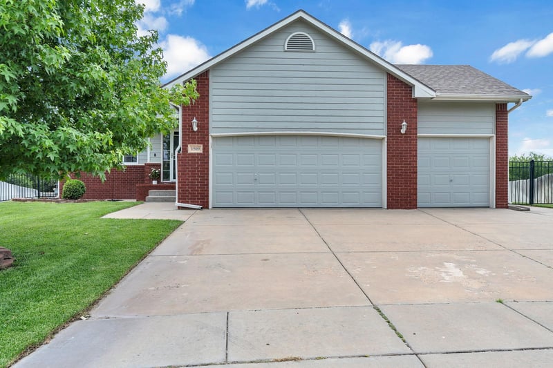 1509 S Shiloh Ct, Wichita, KS 67207