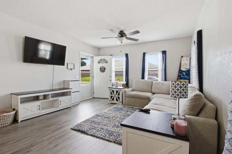 121 5th , Newton, KS 67114