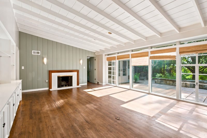64 Stratford Rd, Eastborough, KS 67207-1019